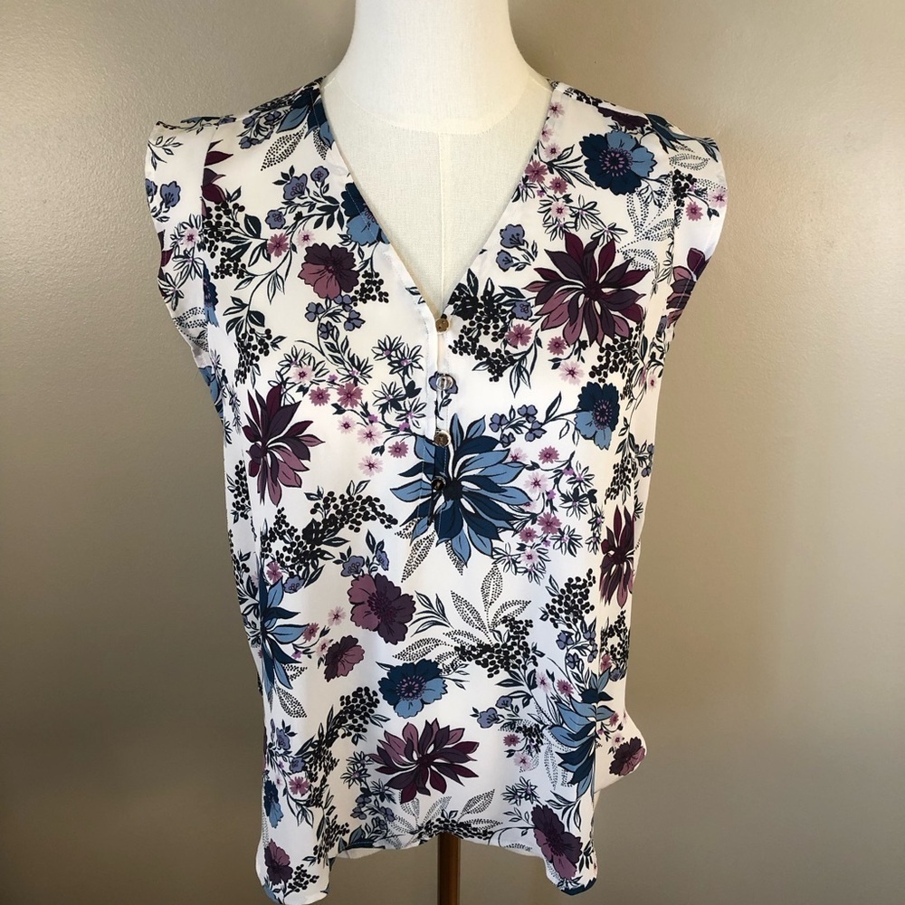 Loft Lightweight Floral Cap Sleeve V Neck Top w/Gold Button Accents Size SP